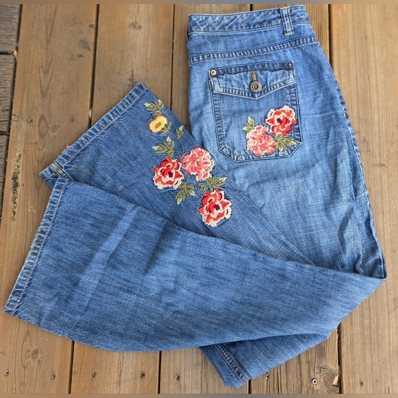 Liz Claiborne Denim - Liz Clairborne Boho Embroidered Jeans Size  12. Bootcut, good condition